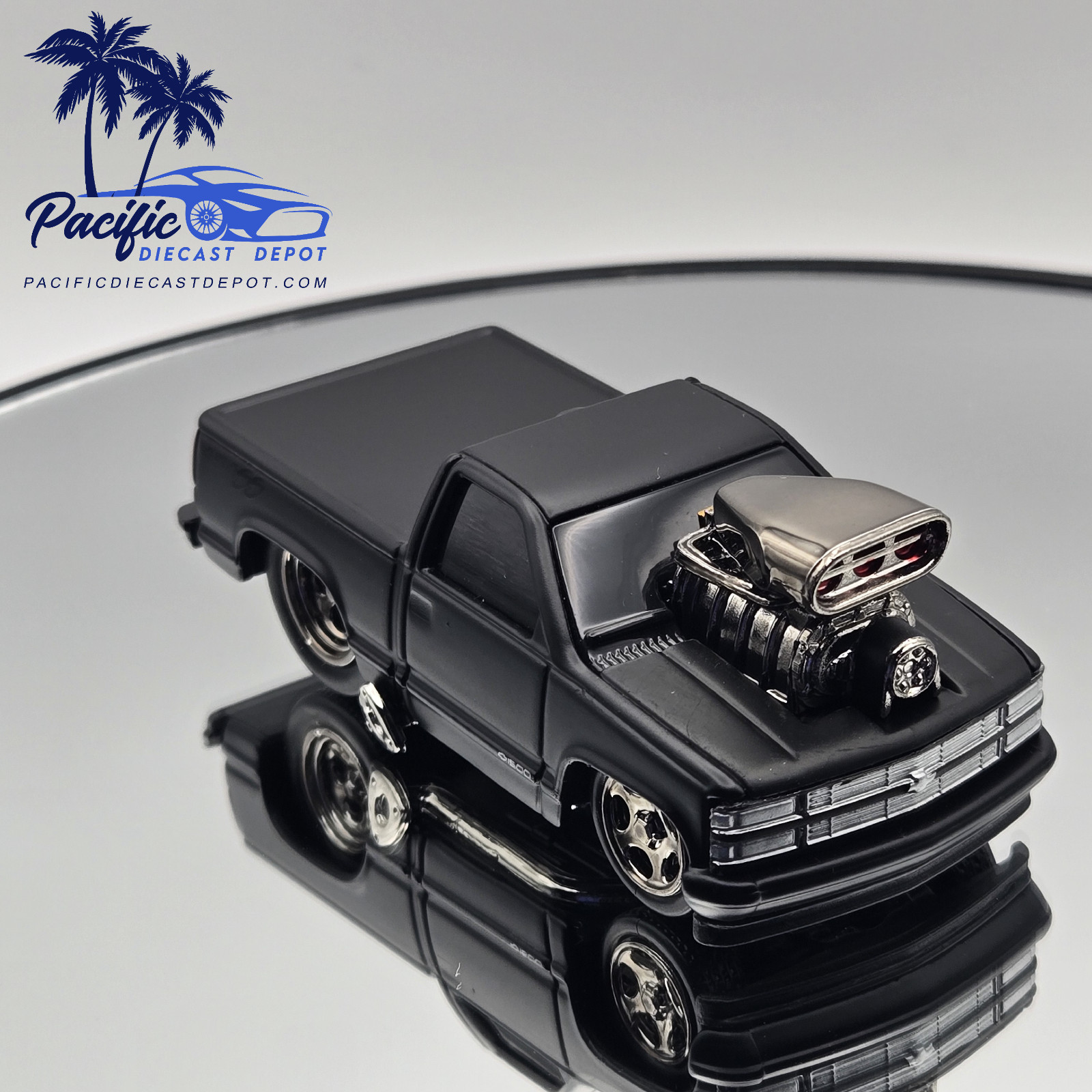 1993 Chevrolet 454 SS Pickup Truck 1/ 64 Blackout Edition Muscle Machines Stand
