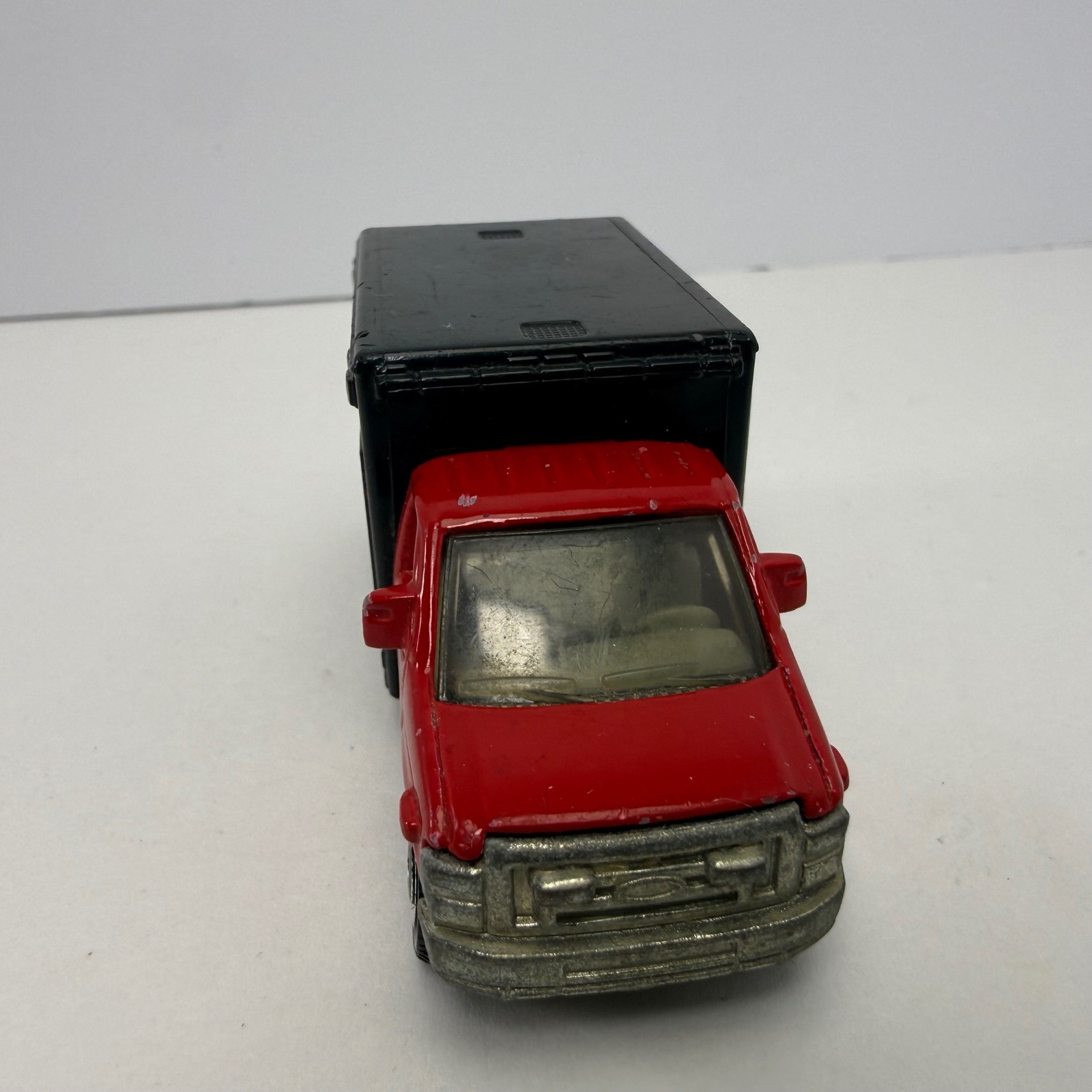 Matchbox 2009 Ford E-350 Ambulance Red Black EMT Rescue Response MB771