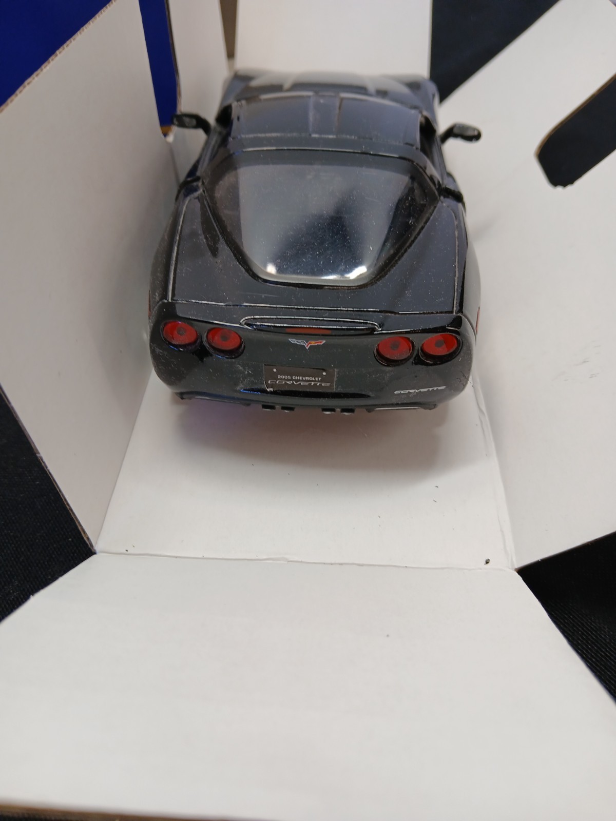 American Mint 1:24 Diecast – 2005 Chevrolet Corvette C6 in box