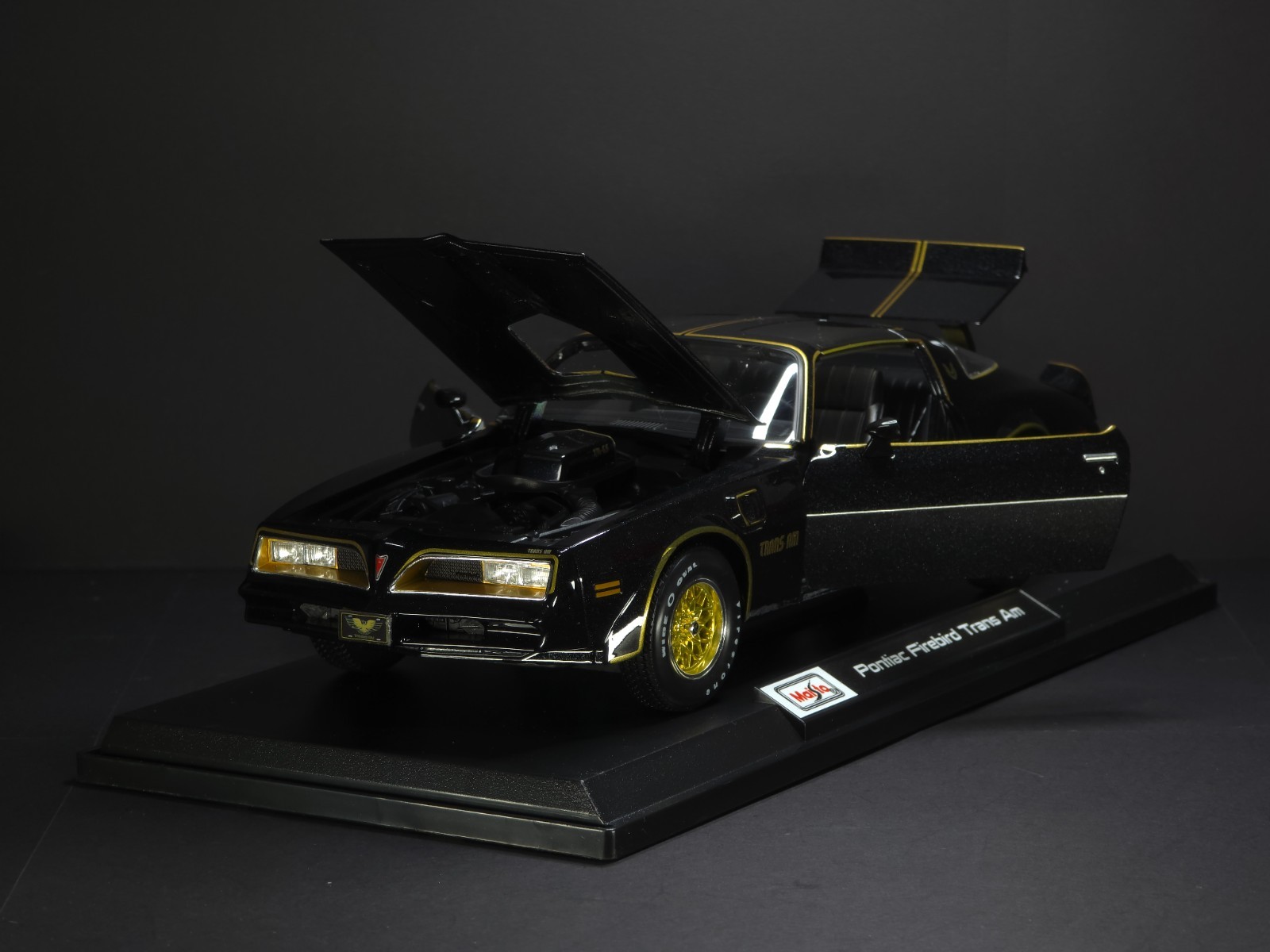 Pontiac Firebird Trans Am 1:18 Maisto Exclusive Style Special Edition – Black