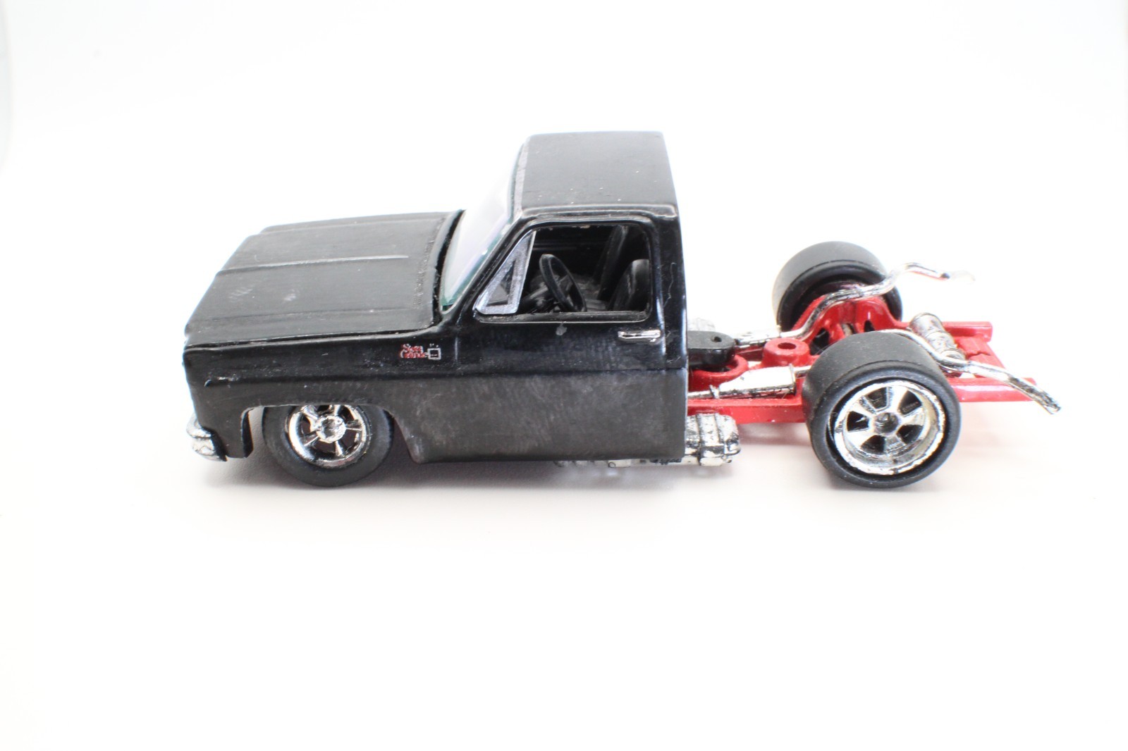M2 Machines 1976 GMC Truck Custom Hot Rod Cab Chassis Black Red 1:64 Loose