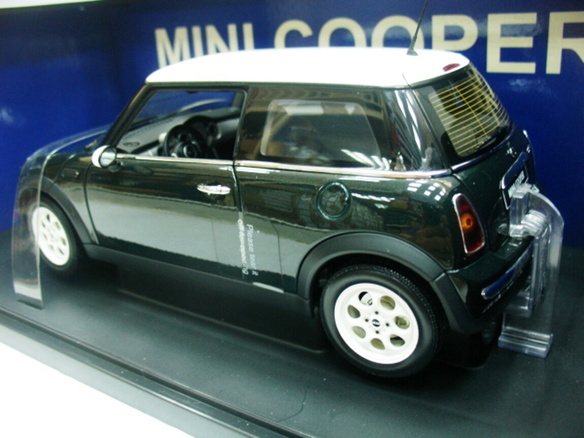 WOW EXTREMELY RARE BMW Mini Cooper 2001 LHD Br Racing Green White 1:18 Auto Art