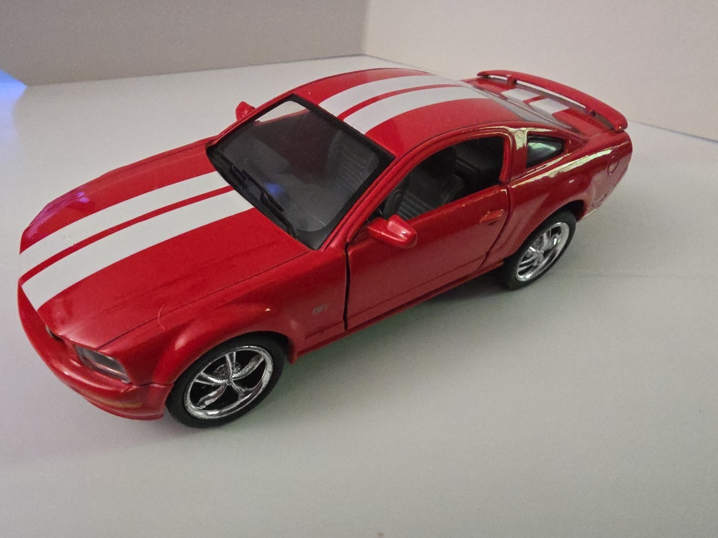 2006 Kinsmart Kintoy 1:38 Die Cast Ford Mustang Pull Back Action Toy Car Red