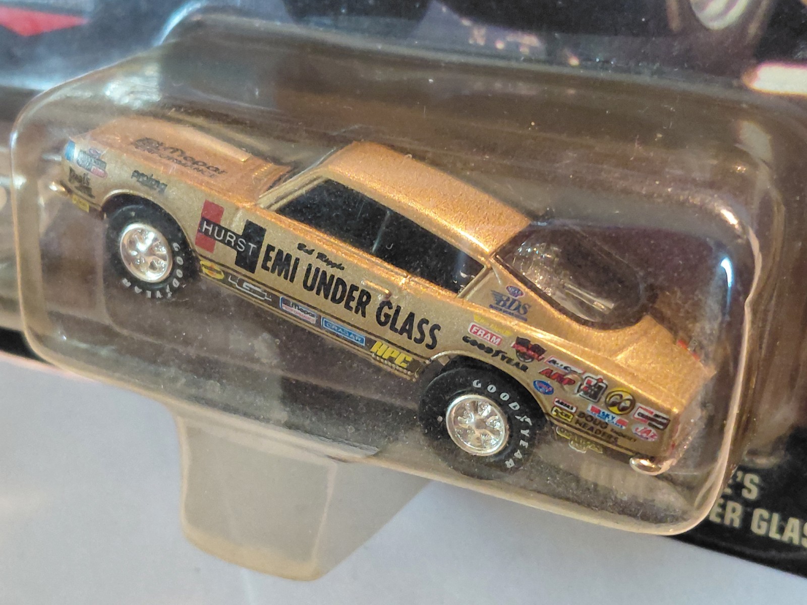 Johnny Lightning Showstoppers 1967 Plymouth Barracuda Hemi Under Glass w stand
