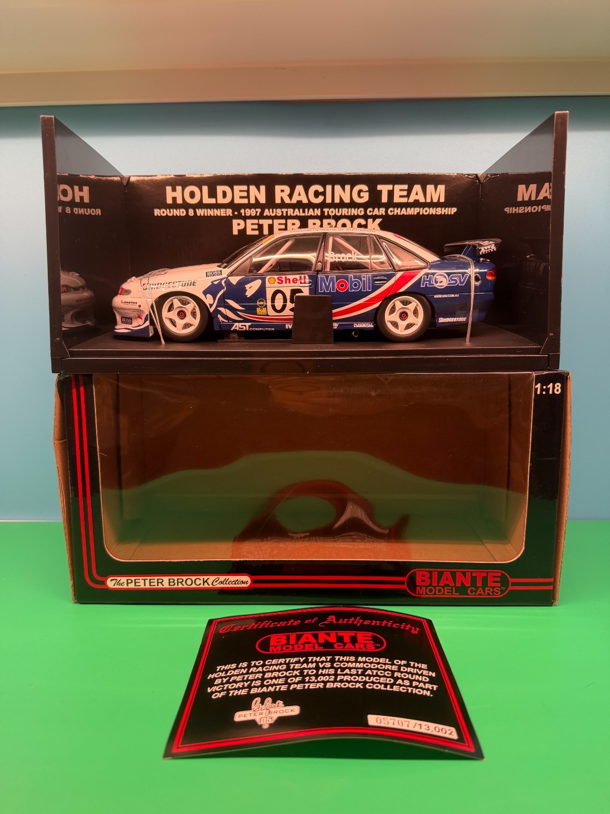 Biante 1:18 Peter Brock Holden VS Commodore HRT 1997 Round 8 Winner #05 COA LE
