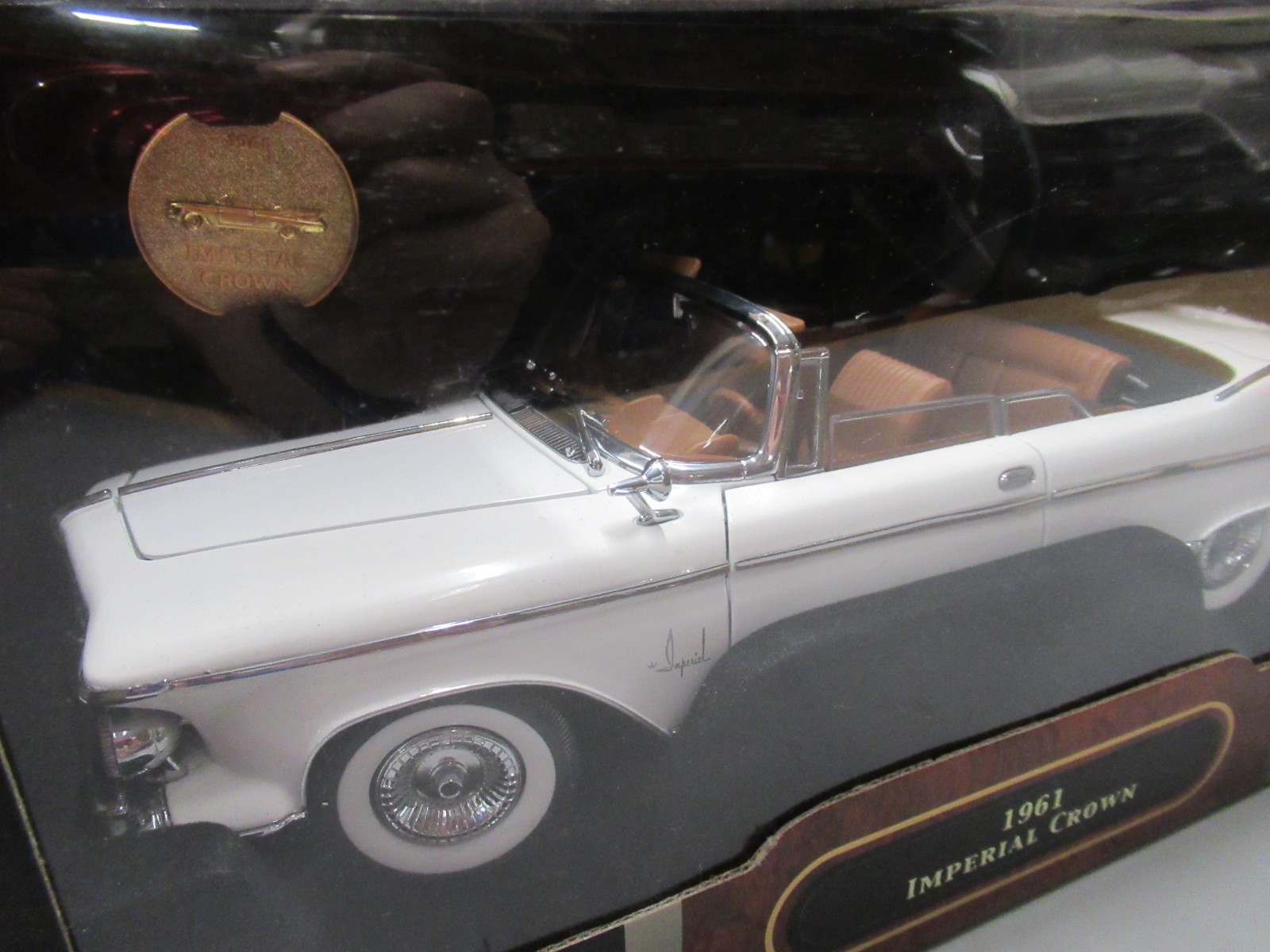 Yat Ming Road Signature 1961 Imperial Crown Convertible White – Item #20138