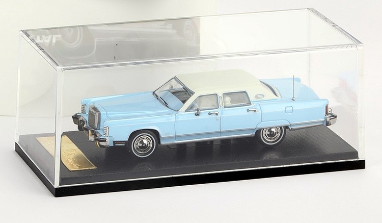 1979 Lincoln Continental Town Car Wedgewood Blue in 1:64 scale by Sun Star