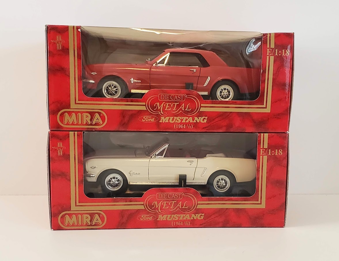 MIRA Golden Line 1:18 Die Cast 1964 ½ Ford Mustang Red Coupe White Convertible 2
