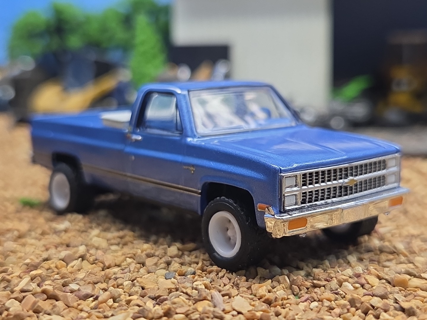 CUSTOM BUILT LIFTED 1:64 CHEVEROLET 1986 HIGH SIERA SQUARE BODY CHEVY 4×4 mud