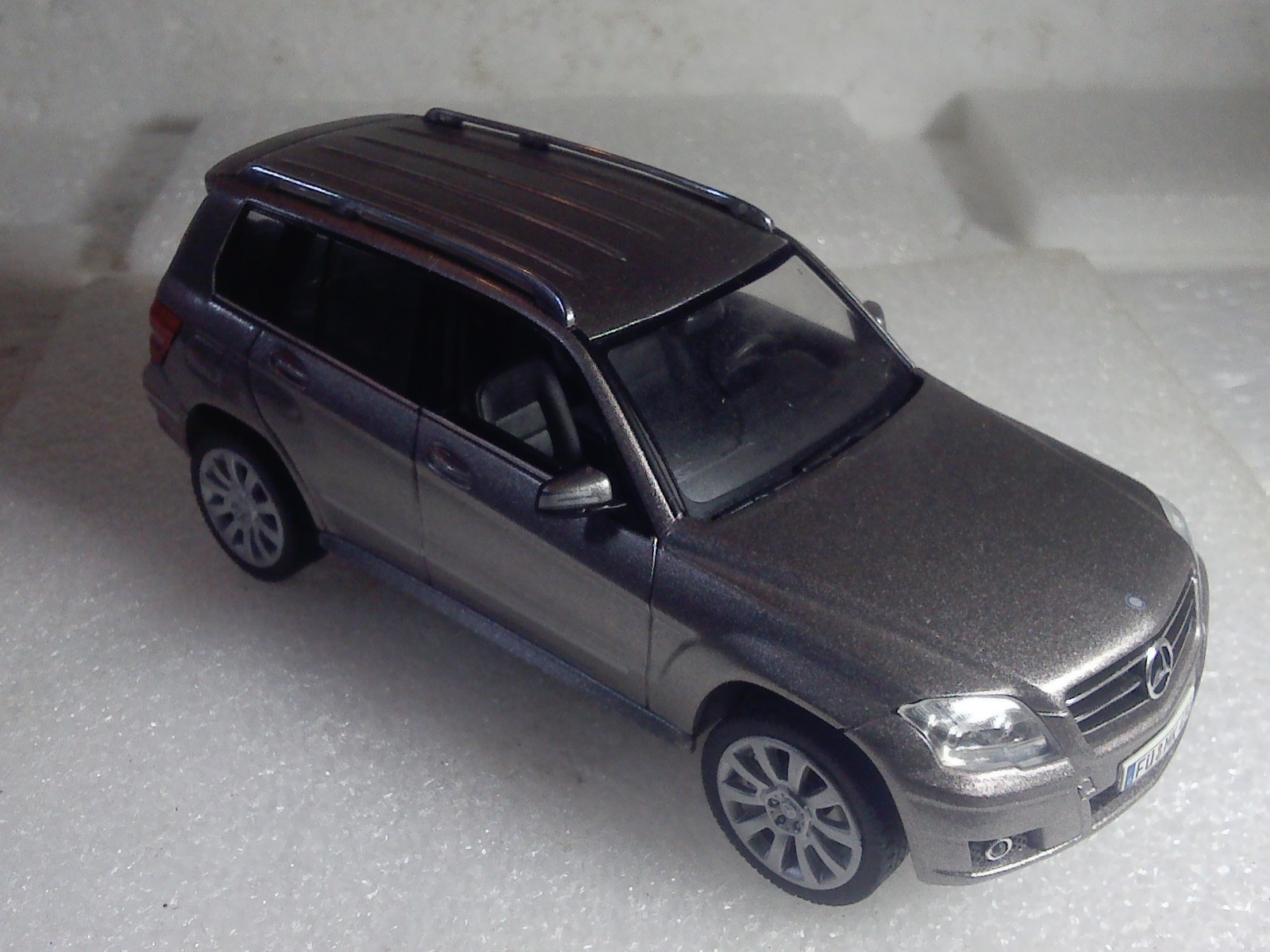 SCHUCO 1/43 Scale 2013-2015 MERCEDES BENZ GLK KLASSE SPORT UTILITY