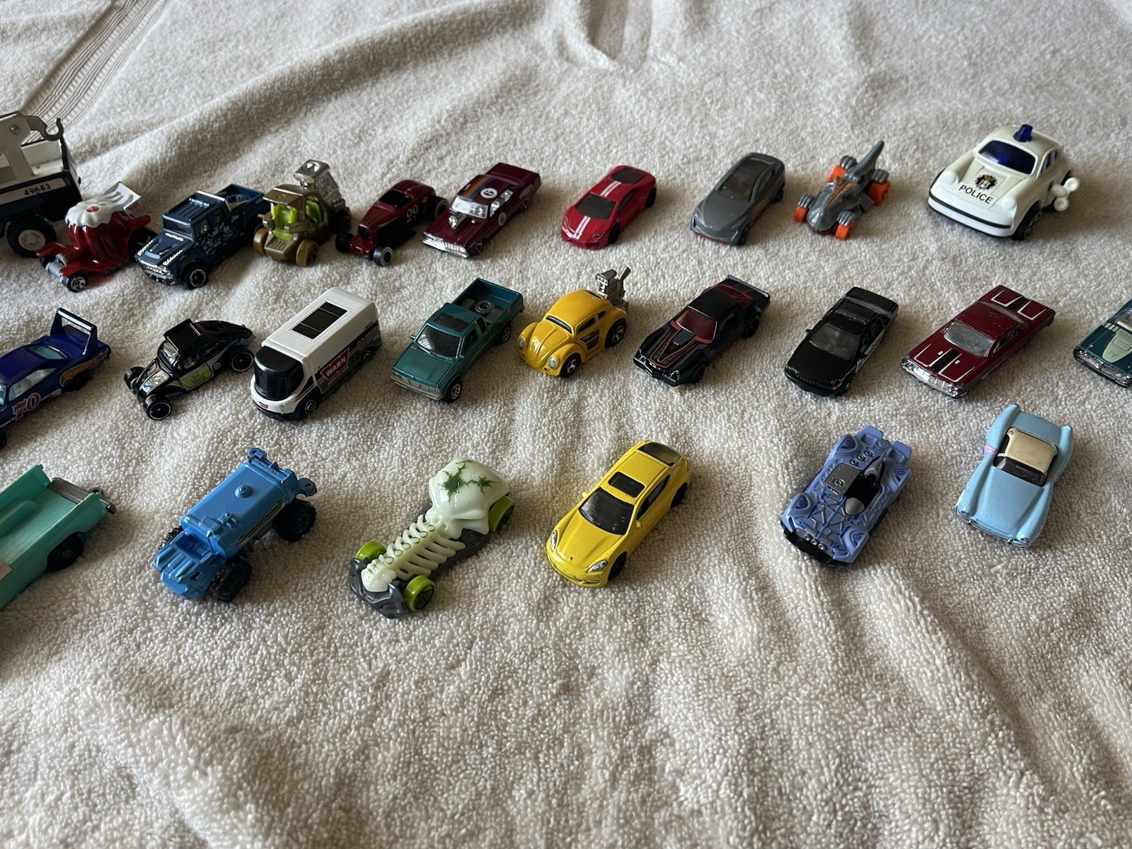 Mixed Lot Of Metal And Plastic Cars