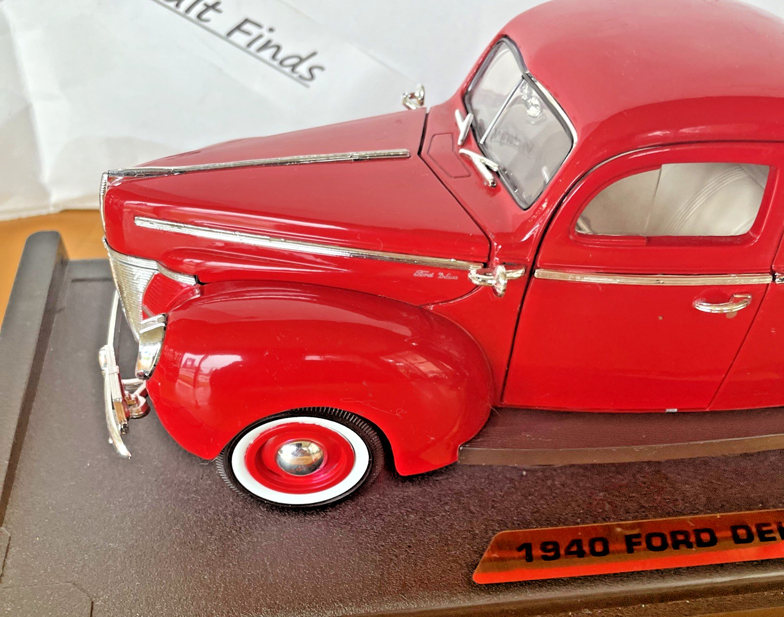 MotorMax American Classics 1940 Ford Deluxe Coupe Red 1:18 Diecast Car 73108
