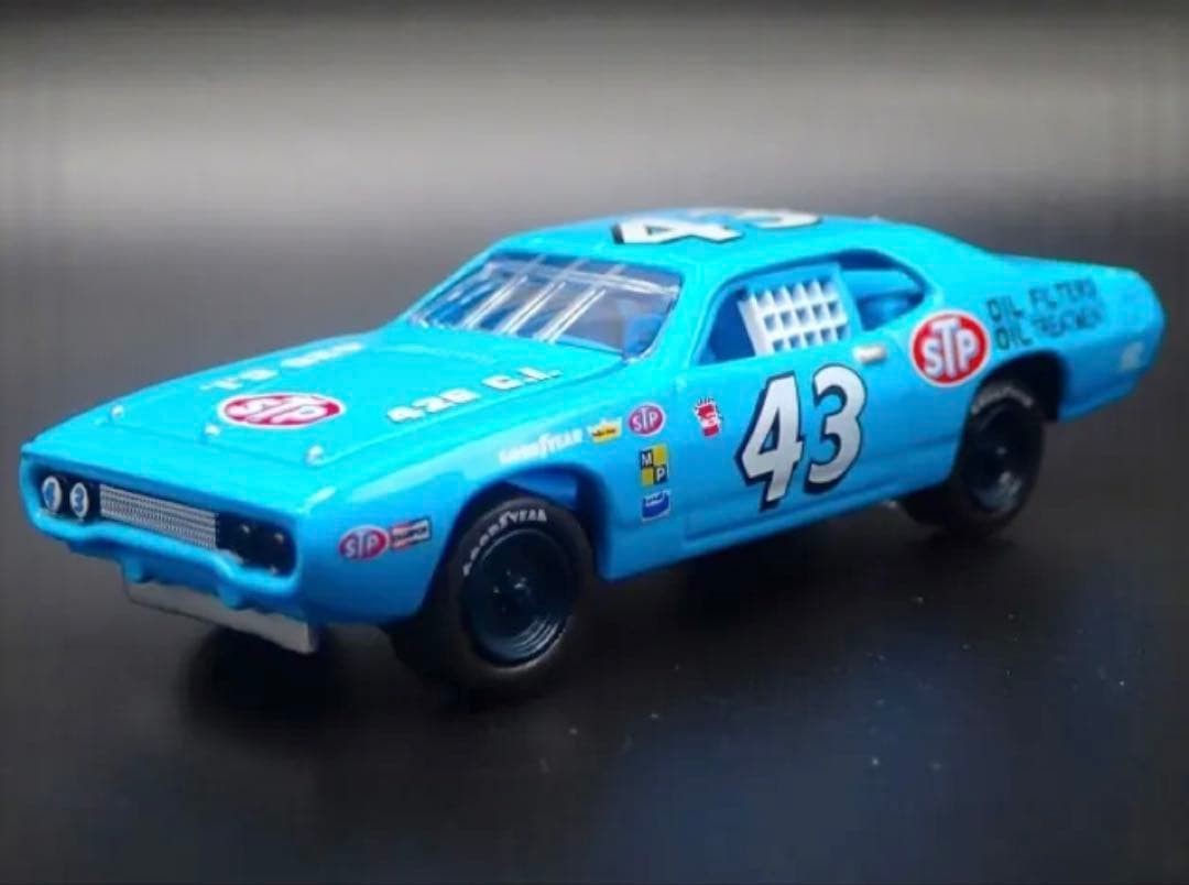 Richard Petty 1:64 ’72 Road Runner Richard Petty
