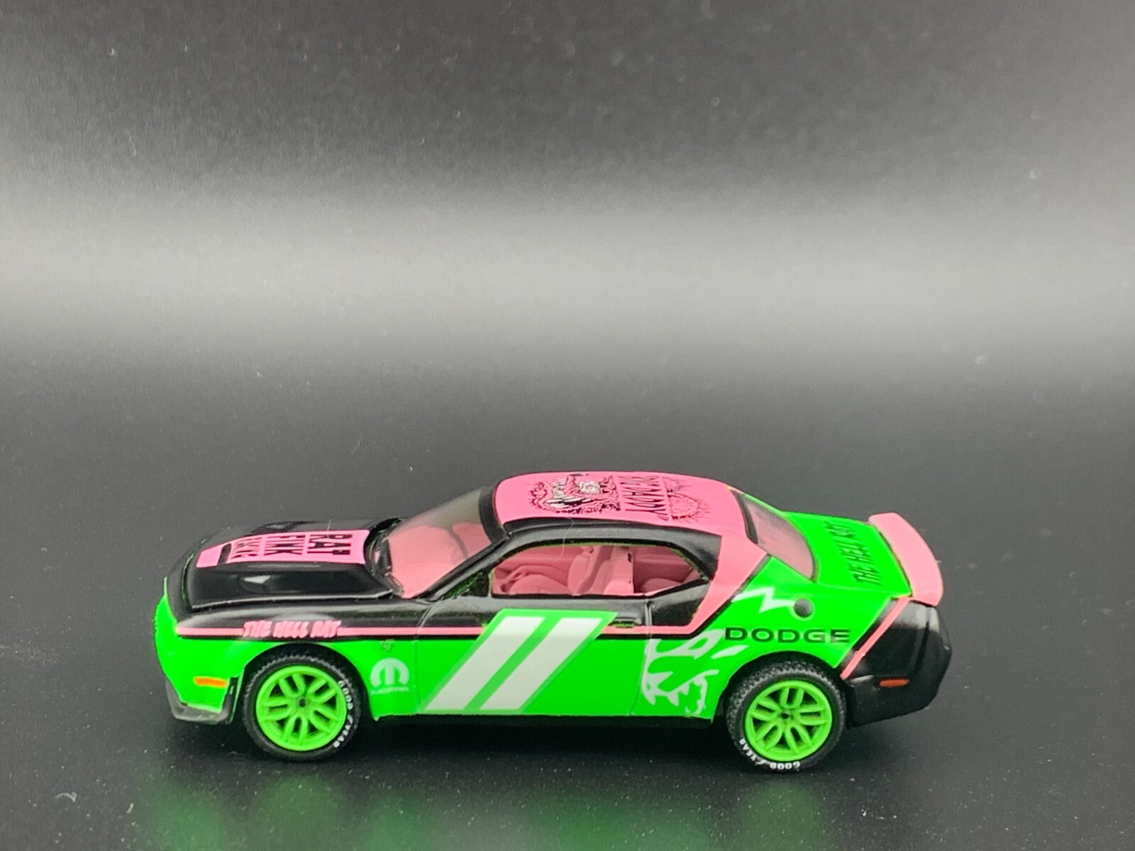 Auto World Dodge Challenger SRT Hellcat 2018 Rat Fink CP7938 1/64