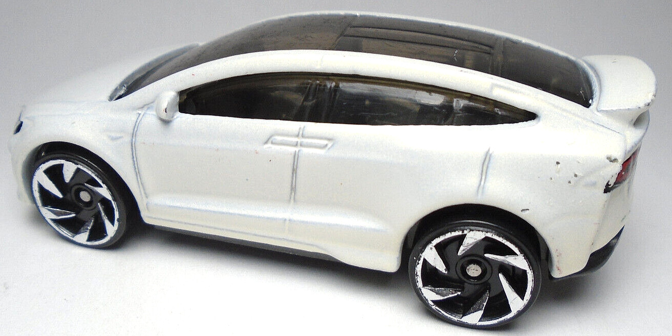 2016 HOT WHEELS TESLA MODEL X WHITE 1:64 DIECAST 2 7/8″ CAR WITH SILVER RIMS