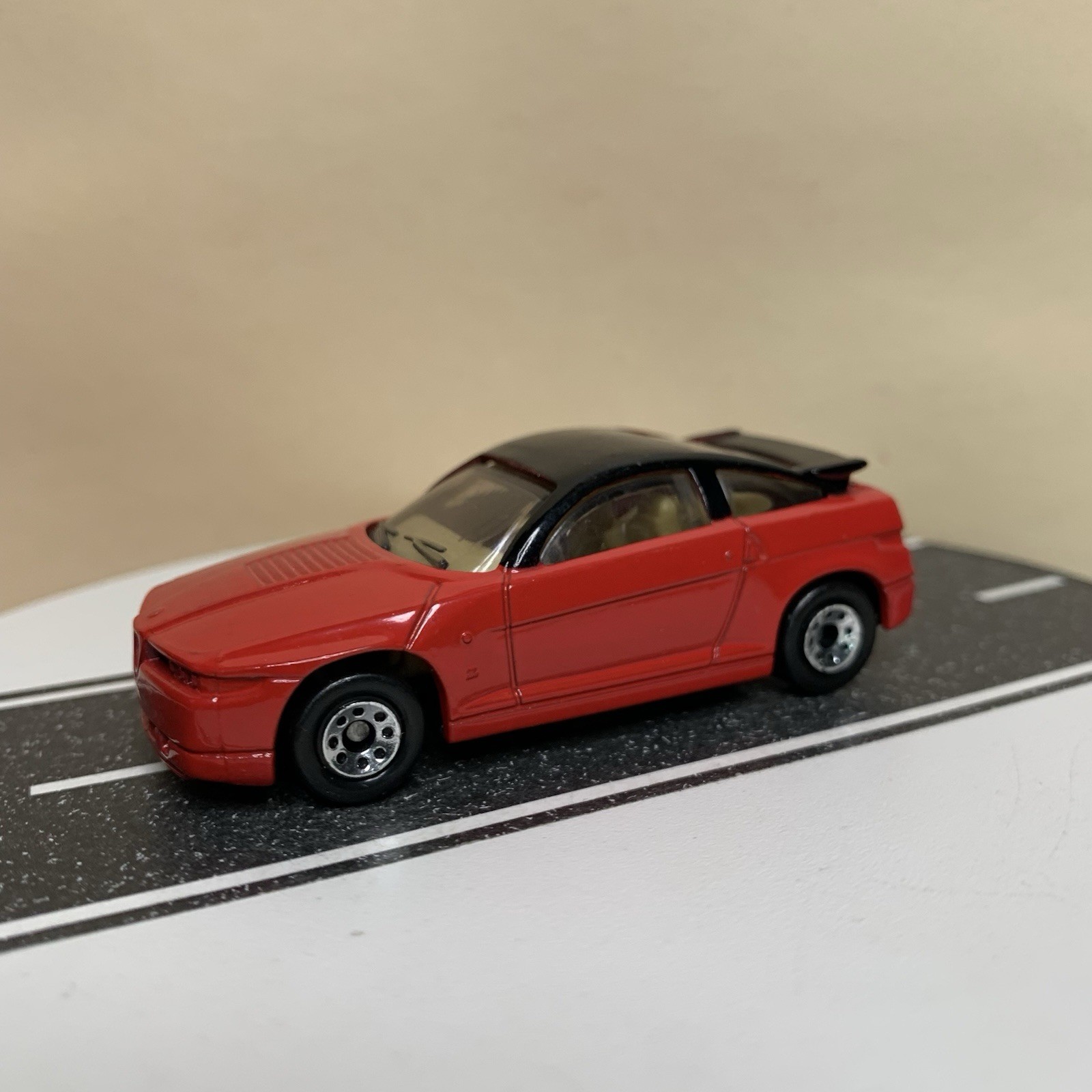 1990 Matchbox Superfast MB 15 Alfa Romeo SZ Red/Black Roof w/Tan Interior 1:64