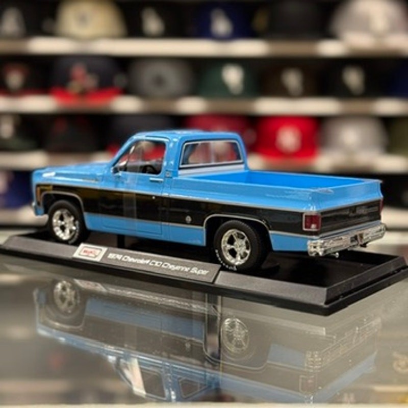 1/18 Chevrolet 1979 C10 Cheyenne Super Blue Pickup Truck Diecast Model | New