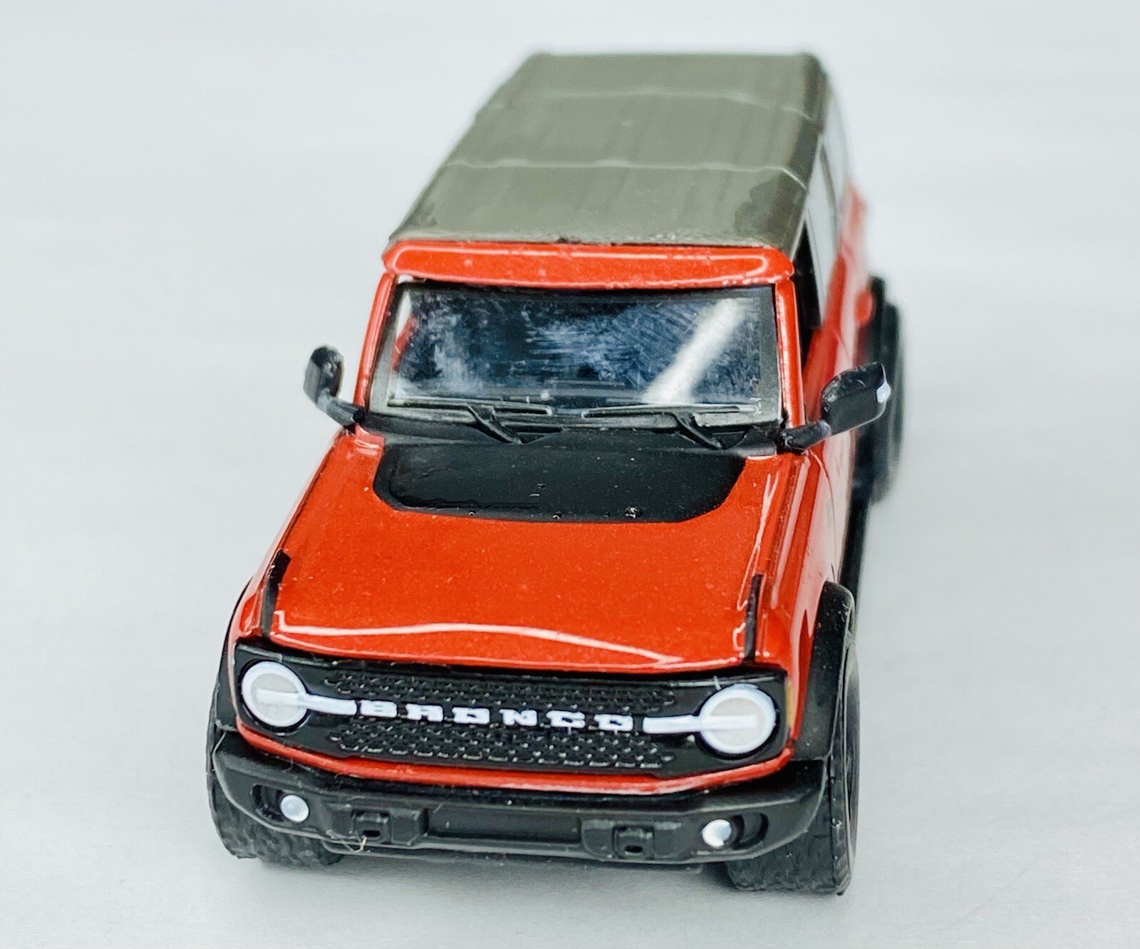 Red Orange 2021 Ford Bronco Wildtrack 4D 4×4 Truck SUV Greenlight 1/64 Off-road