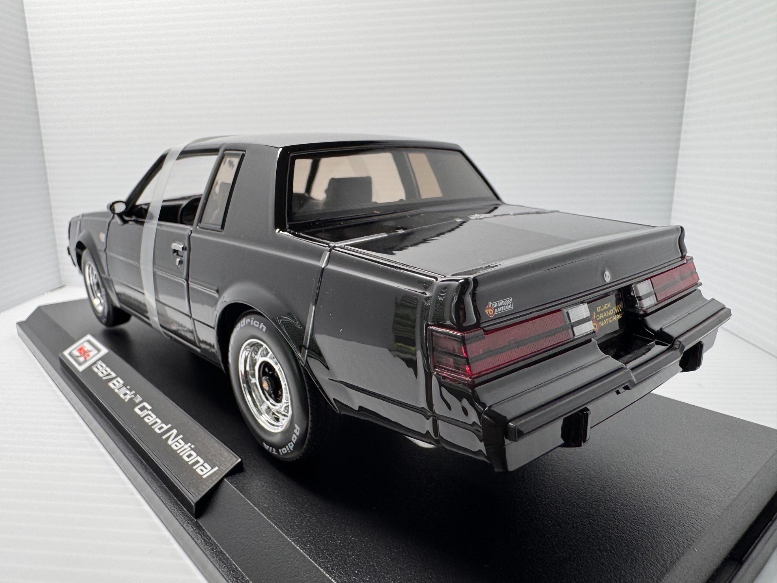 1987 BUICK REGAL GRAND NATIONAL BLACK 1/18 DIECAST MODEL CAR MAISTO 31479