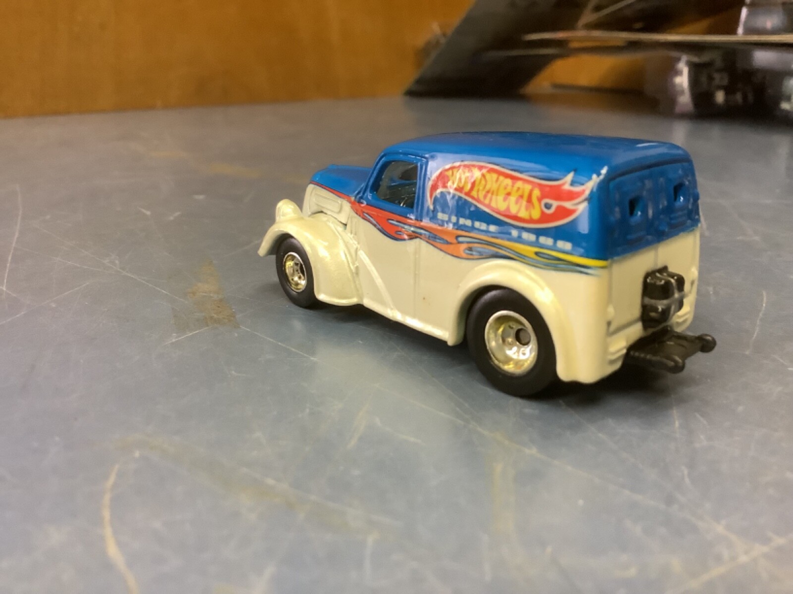 Anglia panel truck Hot Wheels Rod And Custom Magazine 100% Real Riders