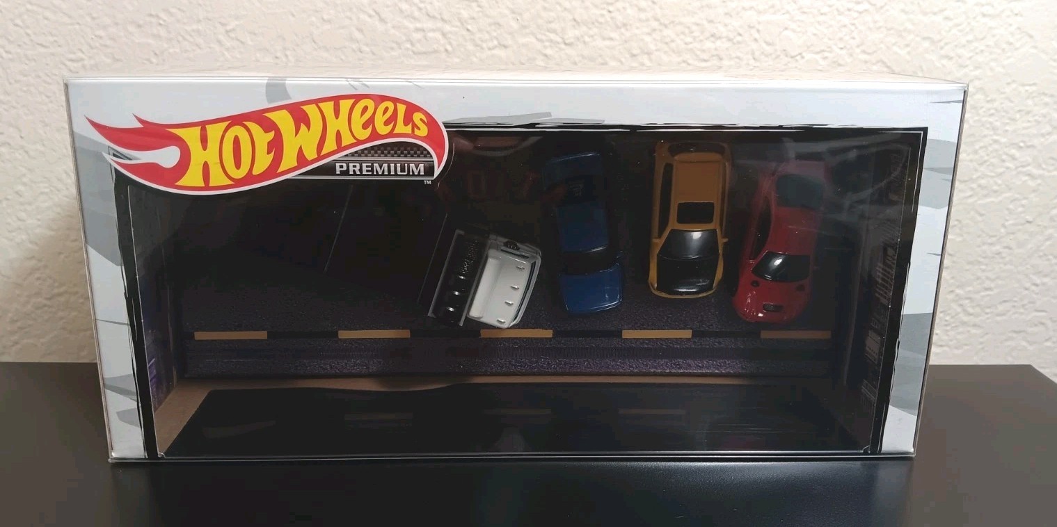 2022 Hot Wheels Premium Set JDM Tuner Diorama Fleet Street Nissan Honda Toyota