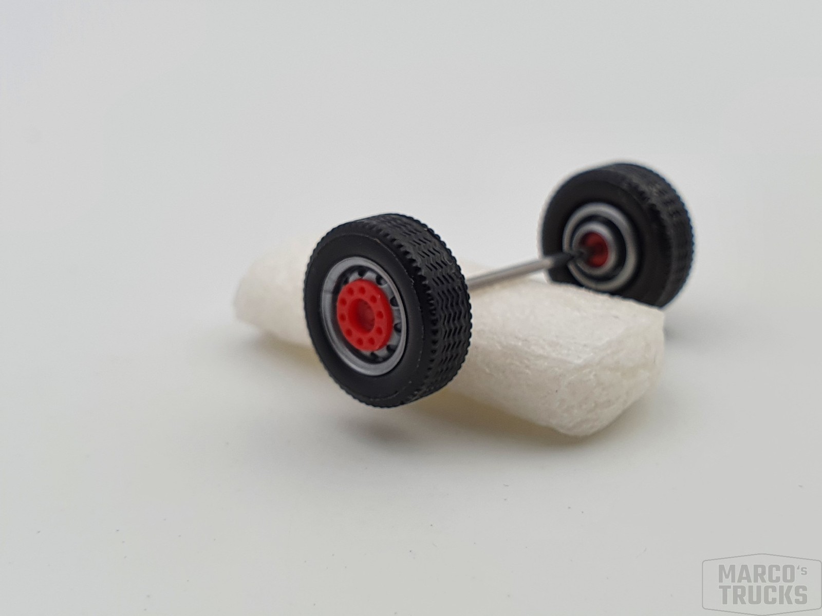 Herpa Wheel set silver/red Wide tires Front axle Trailer axle 690152d /HR79