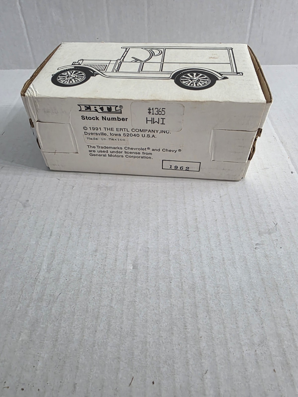 ERTL 1923 Chevrolet 1/2 Ton Chevrolet Die Cast Truck Bank HWI NIB