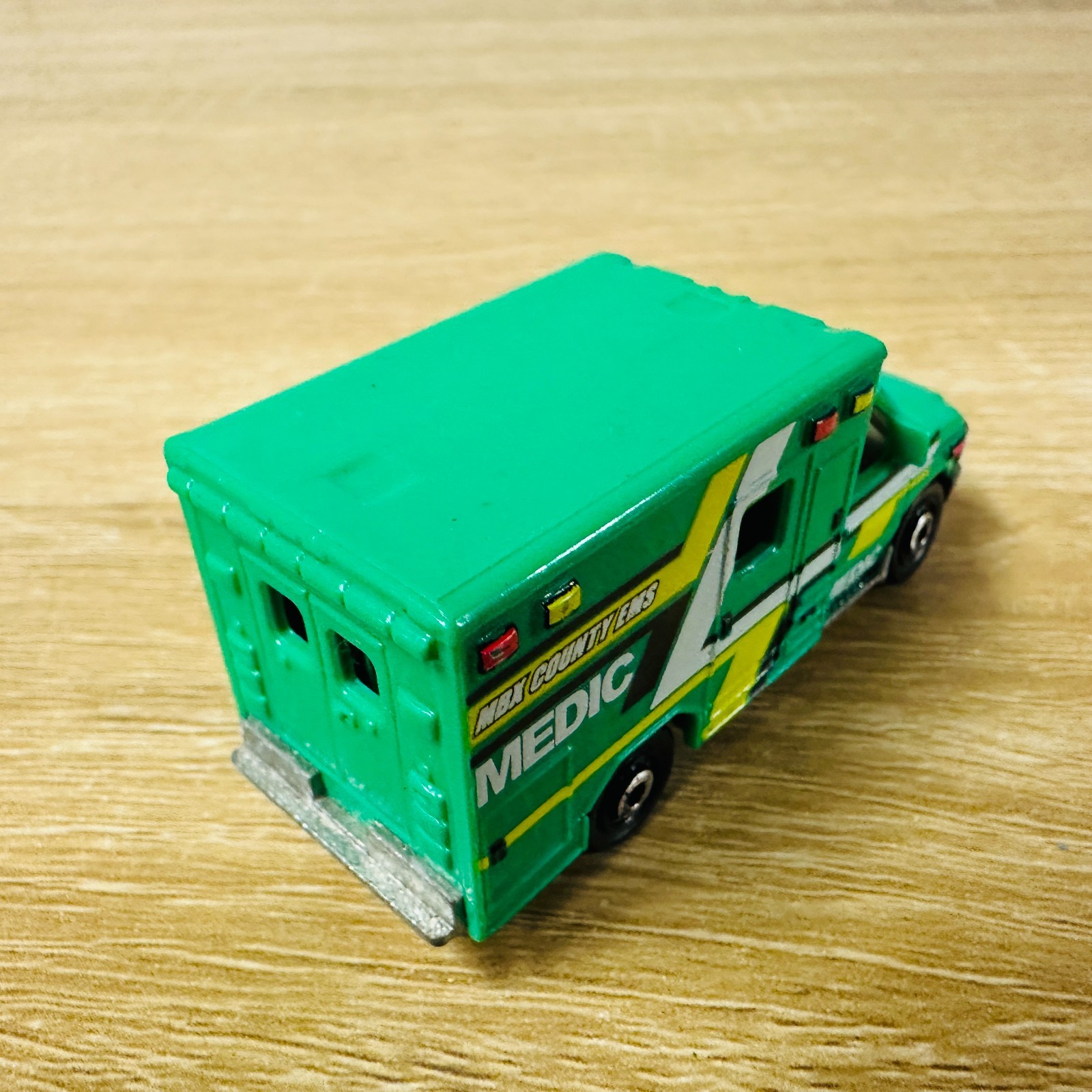 Ford E350 Ambulance 2009 Green Yellow White Medic MB944 Heroic Rescue 2016
