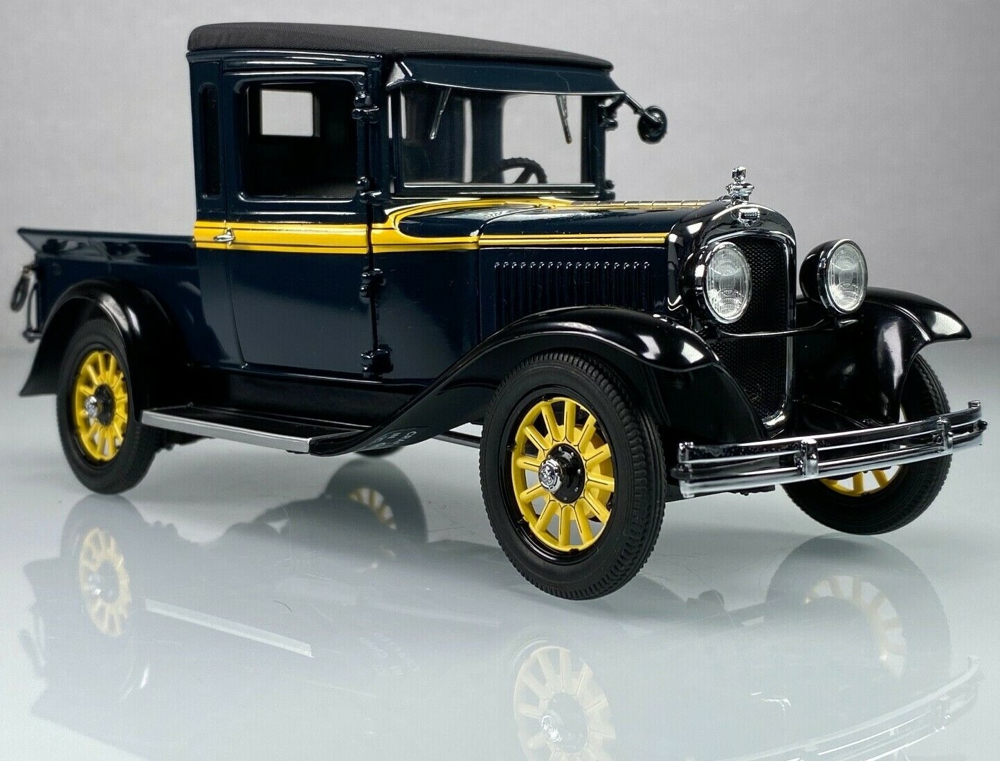 Dodge Chrysler Plymouth Ram Pickup Truck Car Classic Wagon Carousel BLU1 24 1 18