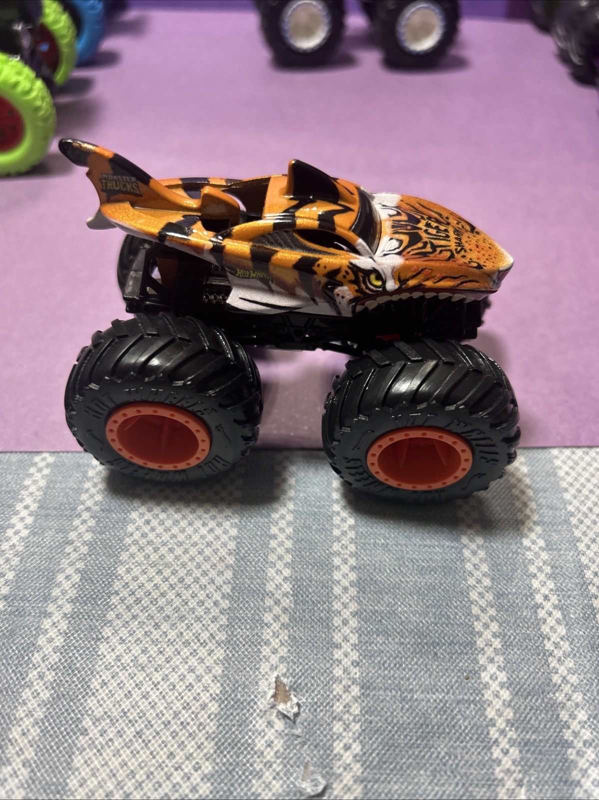 Lot Of 10 Toys Car! 4Hot wheels Truck/1 Kinsfin/1 Speed Zone /4 Spin Master Pics