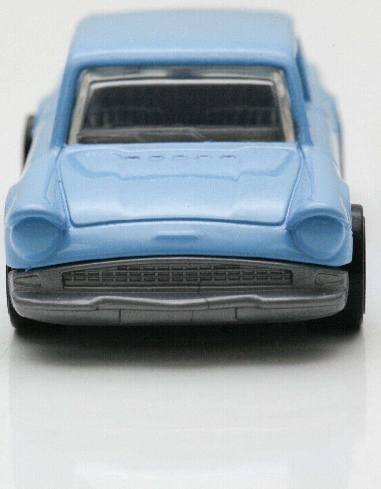Light Blue Mattel Hot Wheels FORD ANGLIA 105e Automobile From Harry Potter