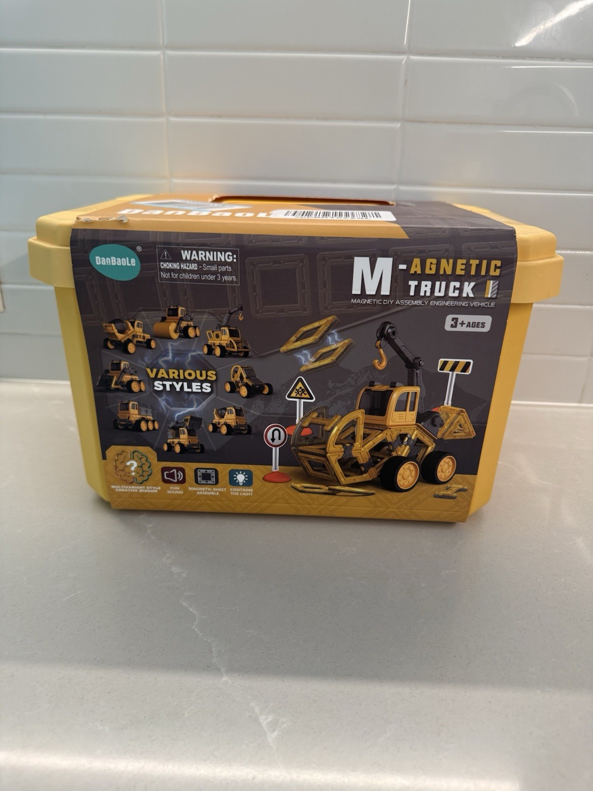 Danbaole Magnetic Truck DIY Assembly Eneineering Vehicle with Music Lights