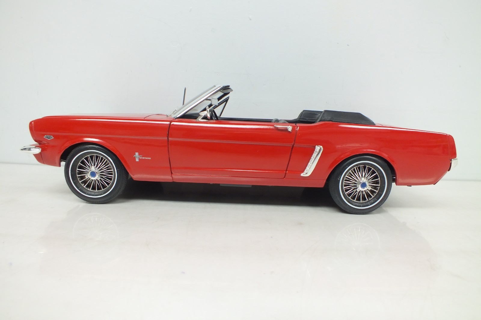 1964 1/2 Ford Mustang Convertible ERTL 1:12 Die Cast