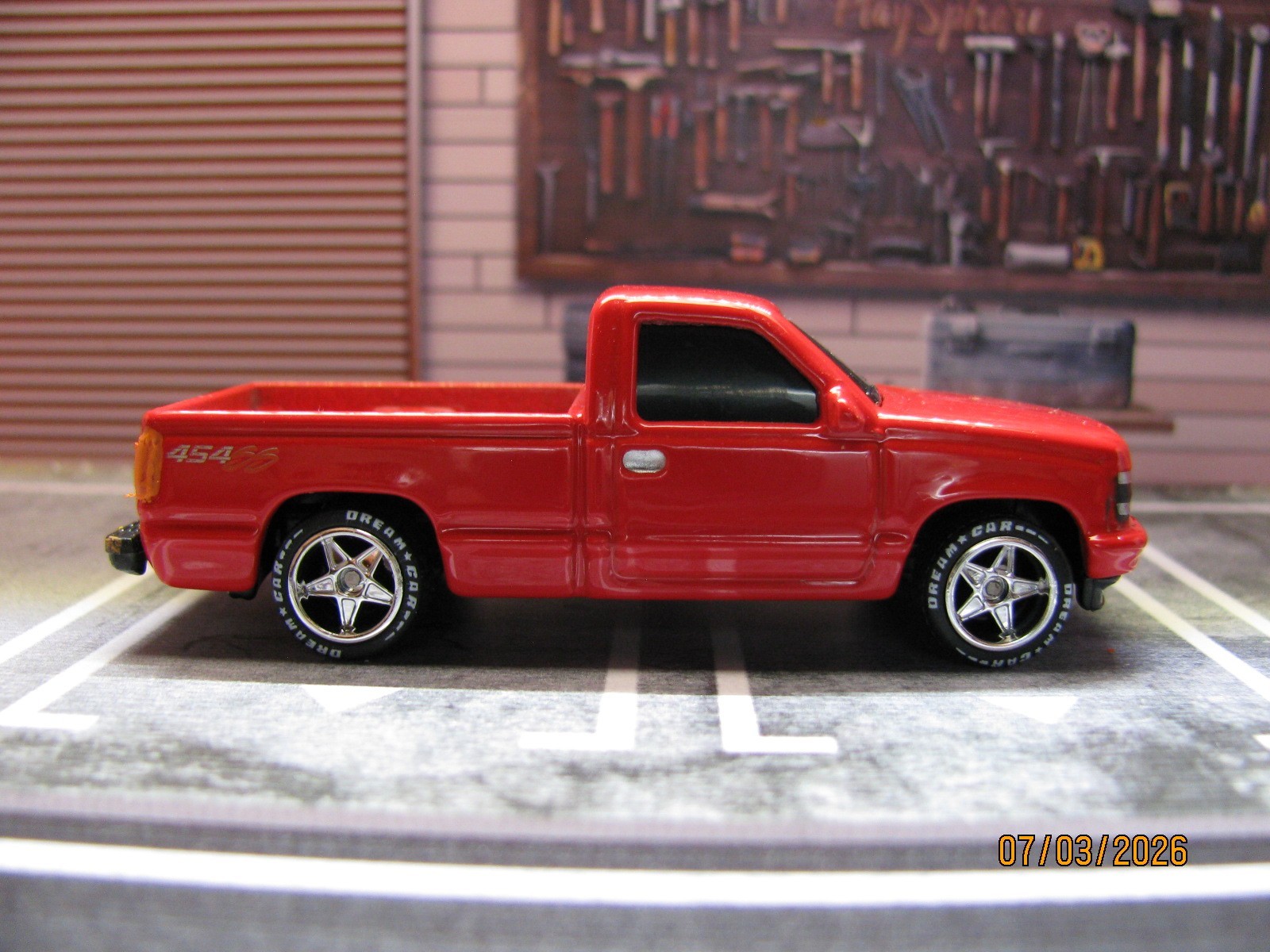 2025 Maisto 1993 Red Chevrolet 454 SS Pickup Truck, w/Real Riders Wheel Swap