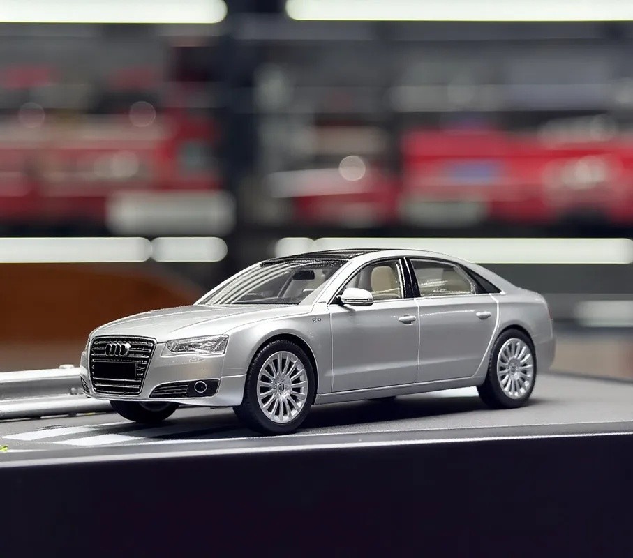 Masdi 1:64 Silver A8L D4 Luxury Sedan Sports Model Diecast Metal Car