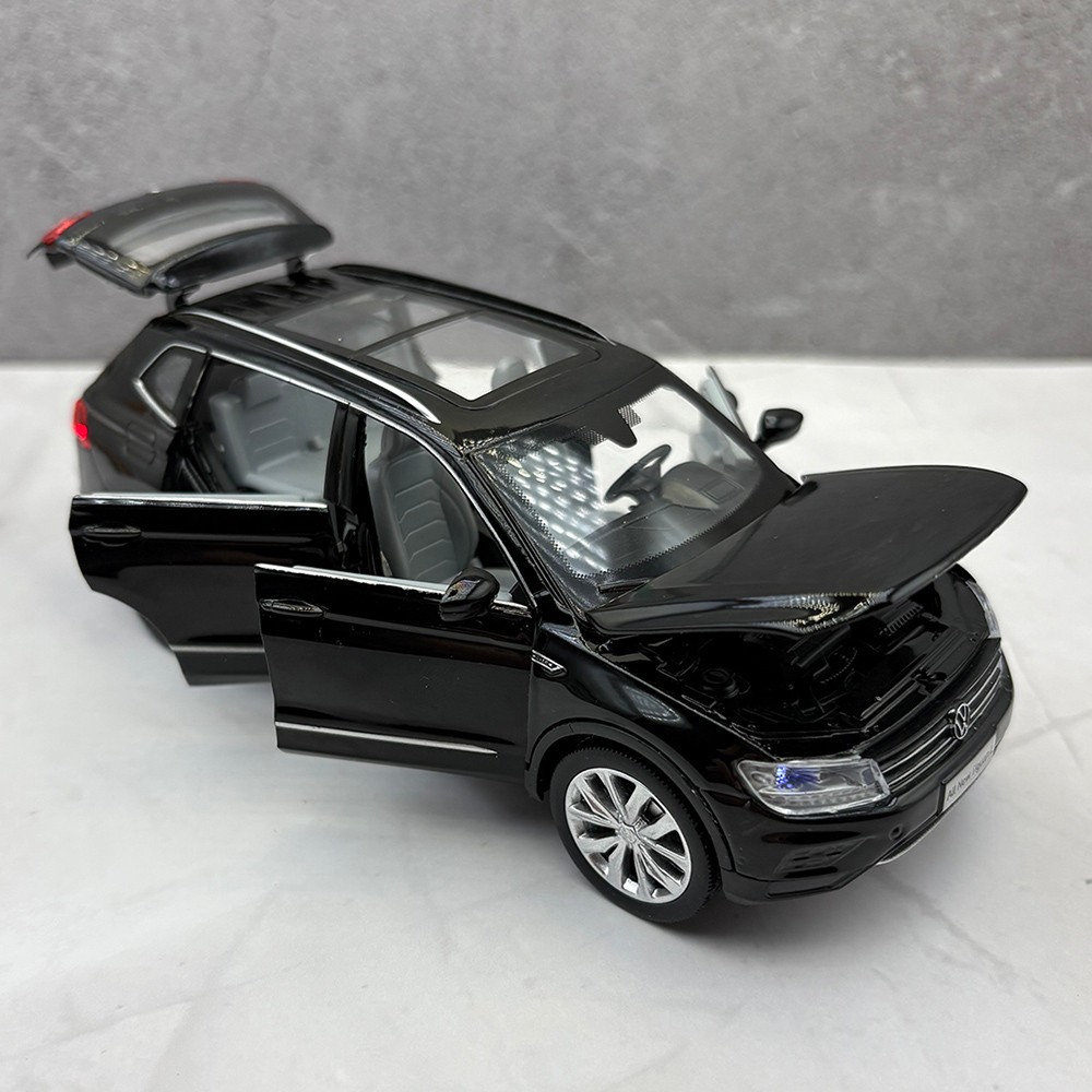 2024/2026 VW Tiguan-L 1:32 Scale Diecast Model – Black – VW Licensed – With Box