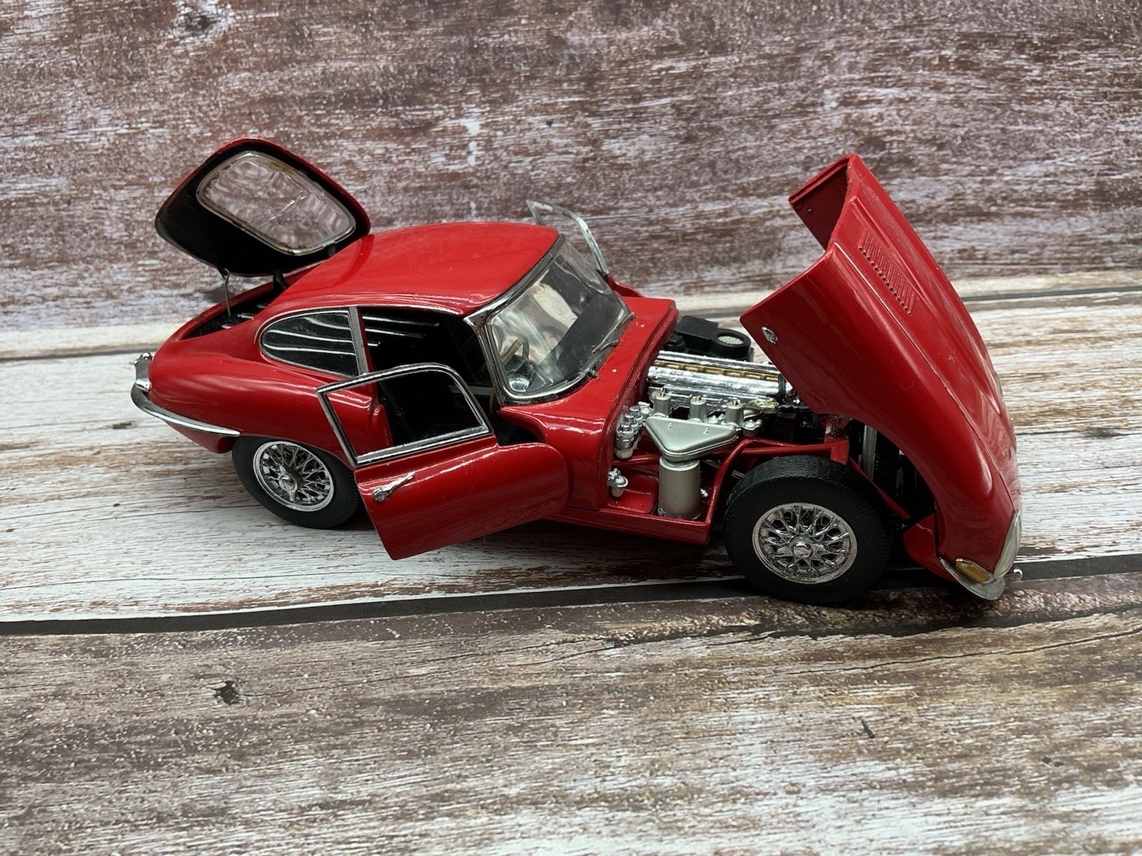 Franklin Mint 1/24 Scale 1961 Jaguar E-Type Coupe Model