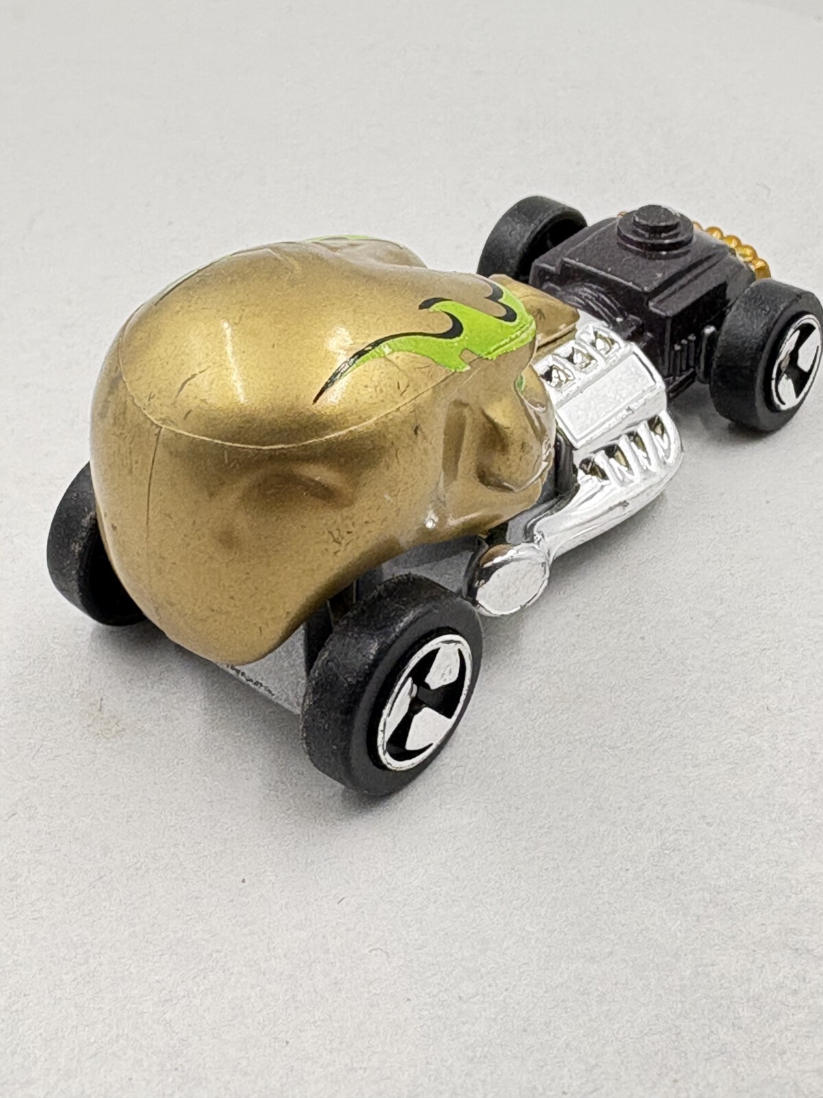 2002 Maisto Kraniator Gold Skull Green Flames 1:64 Diecast Car Loose
