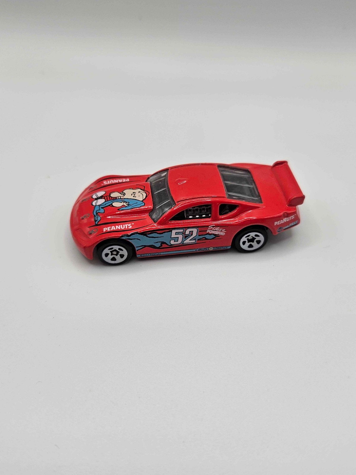 Linus & Snoopy Hot Wheels Pop Culture PEANUTS #52 Red Circle Tracker Stock Car