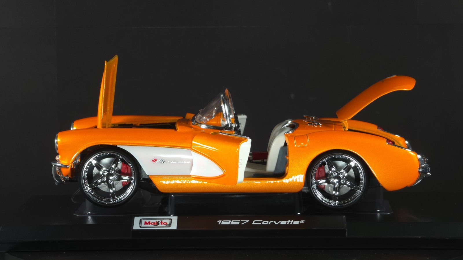 1957 Corvette 1:18 Maisto Exclusive Style Special Edition – Orange