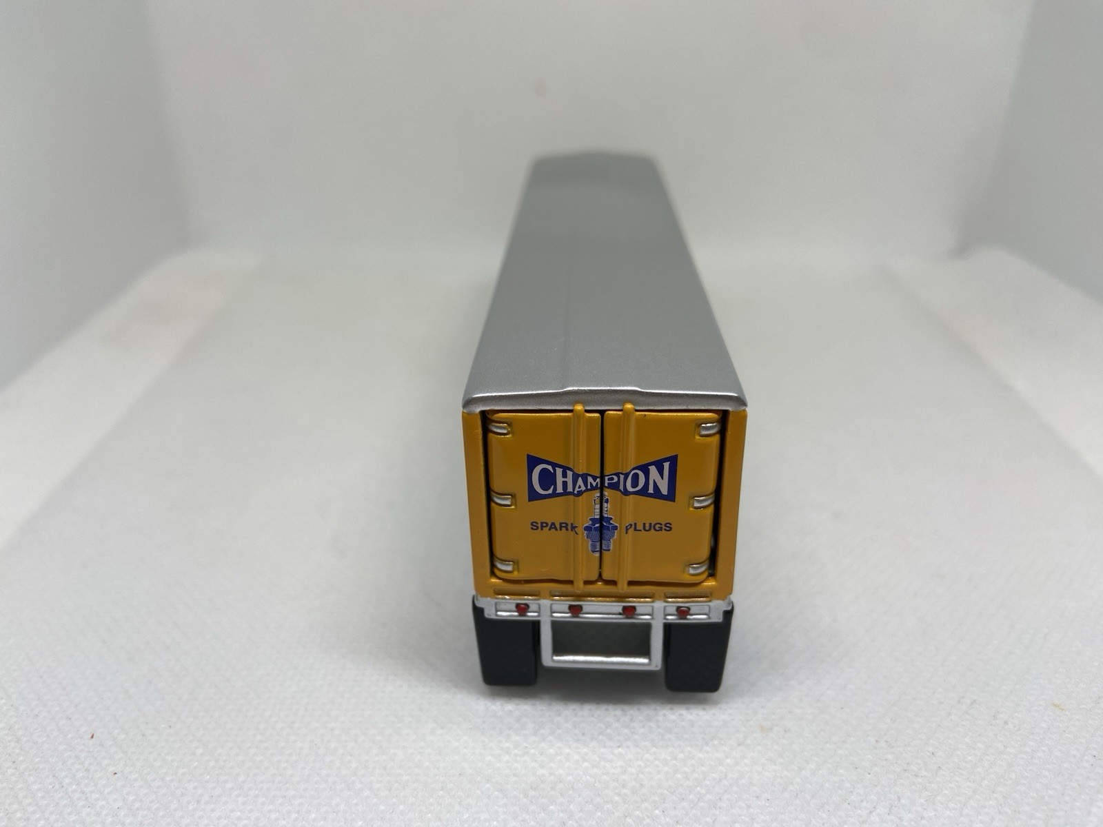 Matchbox-collectible-the champion 1956 mack b61 Tractor Trailer -7 inches 1998