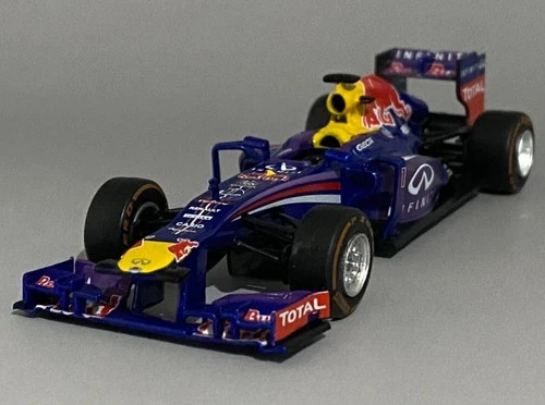 1:43 1/43 Sebastian Vettel Red Bull Racing-Renault 2013 4th Championship F1 Car