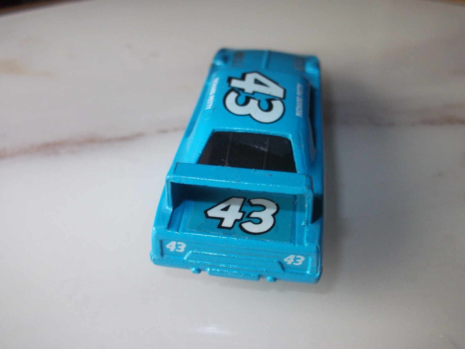 RICHARD PETTY VINTAGE MODEL 1970 PLYMOUTH SUPERBIRD RACING CHAMPIONS 1/64 CAR