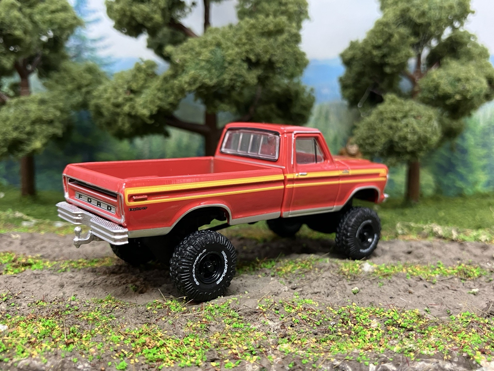 1978 Ford F-150 Ranger Explorer Lifted 4×4 Truck 1/64 Diecast Custom Greenlight