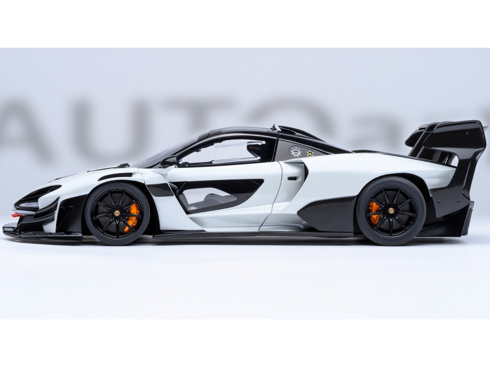 MCLAREN SENNA GTR SILICA WHITE 1/18 MODEL CAR BY AUTOART 81953