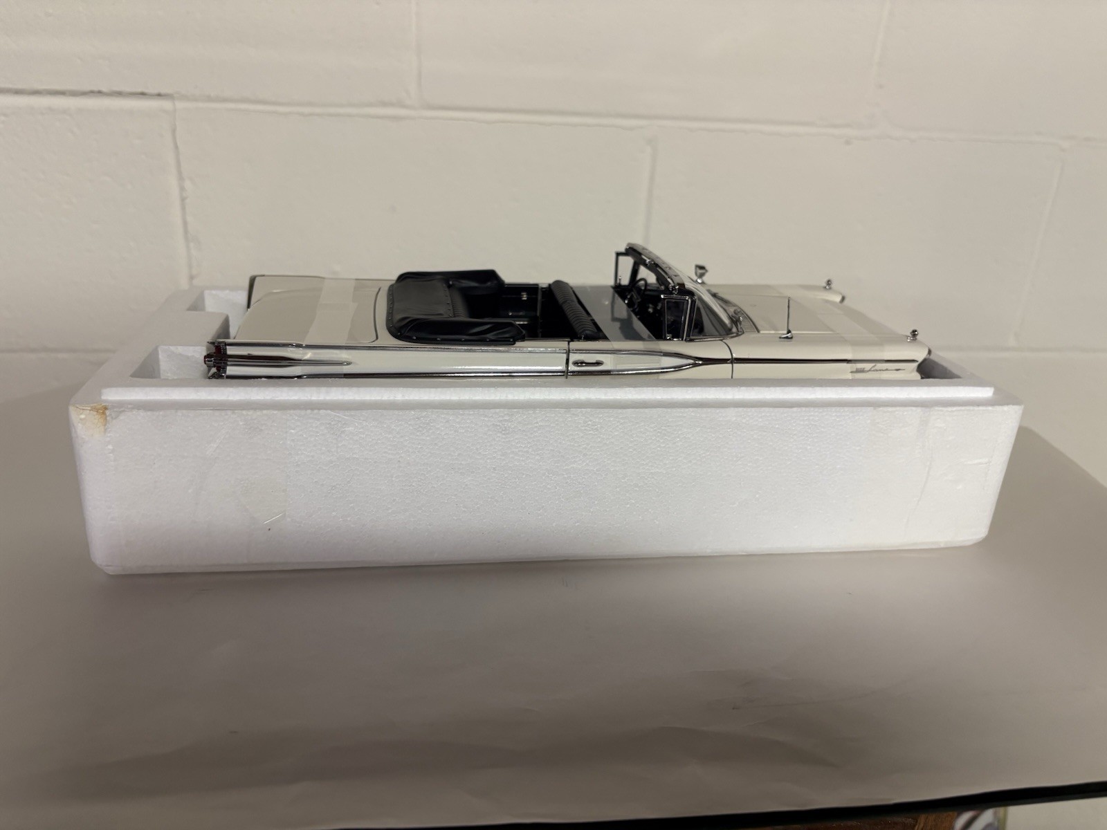 Sun Star- 1959 Mercury Park Lane Open Convertible-1:18 – Platinum Collection-New