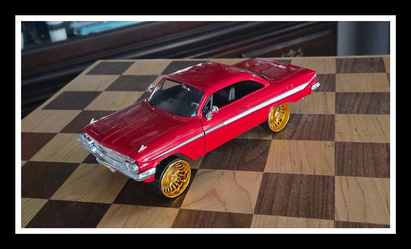 1961 Chevrolet Impala Lowrider Custom Model 1:24 Scale Diecast