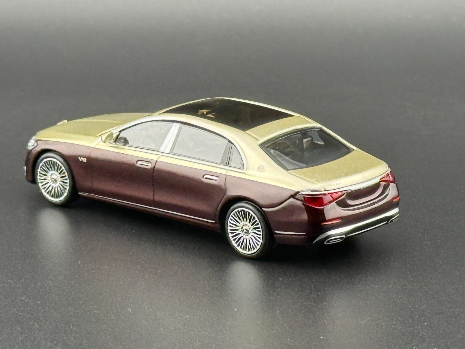 Mini GT Mercedes-Maybach S680 Gold Dark Red Metallic #962 1/64
