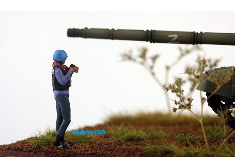 1/72 TANK WW2 War correspondent girl Soldier toy battlefield diorama in stock