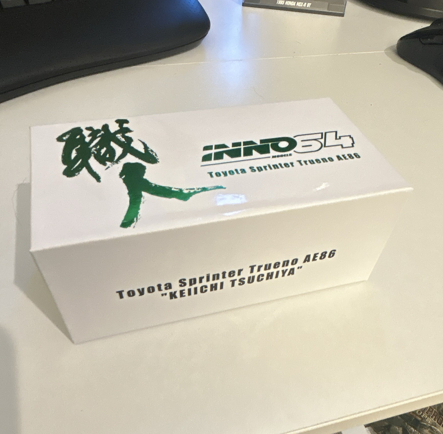 INNO64 1:64 Keiichi Tsuchiya Toyota Sprinter Trueno AE86 1983 Diecast w/ Case